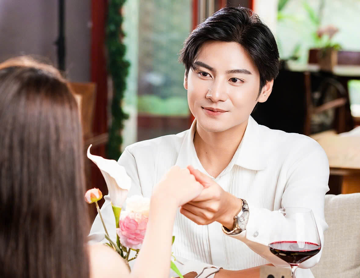 Cặp đôi thanh lịch tham gia buổi gặp gỡ do VIP SINGLES tổ chức tại TP. Hồ Chí Minh.