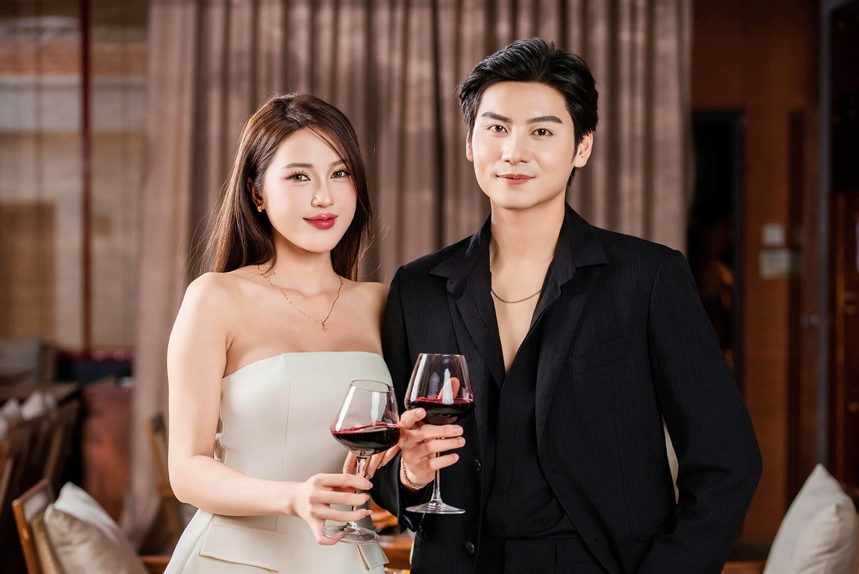 Cặp đôi thanh lịch tham gia buổi gặp gỡ do VIP SINGLES tổ chức tại TP. Hồ Chí Minh.